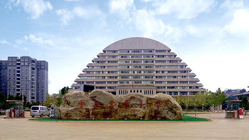 1539149997620001.jpg 5、“數(shù)字農(nóng)大”一期建設(shè)項(xiàng)目數(shù)據(jù)中心校園“私有云”平臺(tái)及數(shù)據(jù)中心機(jī)房環(huán)境建設(shè)項(xiàng)目.jpg